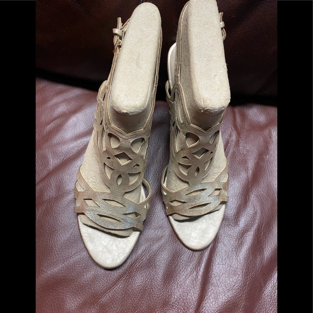 Golden party sandals